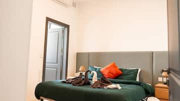 Työpöytä, silitysrauta/-lauta, Wi-Fi, vuodevaatteet