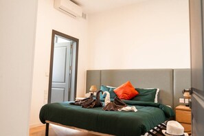 Bureau, fer et planche à repasser, Wi-Fi, draps fournis