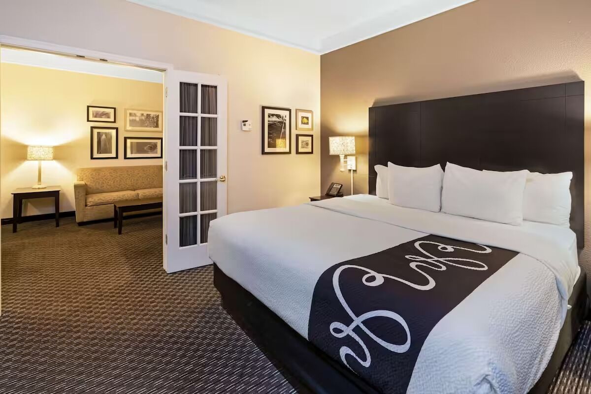 Serenity Suite With Pool View, La Quinta Inn - Ideal Mesa Getaway - 吉爾伯特