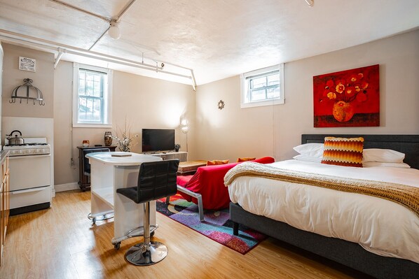 3 bedrooms, iron/ironing board, WiFi, bed sheets