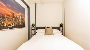 3 bedrooms, iron/ironing board, WiFi, bed sheets