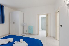 3 chambres, fer et planche à repasser, Wi-Fi, draps fournis