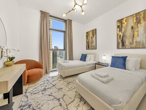2 habitaciones, tabla de planchar con plancha y cuna de viaje 