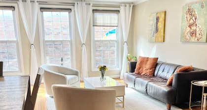 Walk to Nats and Audi Stadiums, close to Museums and US Capital w/ Free Parking