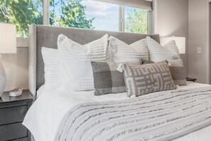 3 bedrooms, iron/ironing board, free WiFi, bed sheets - Charming Family-Friendly Home Just Minutes from the Beach! (Edmonds)