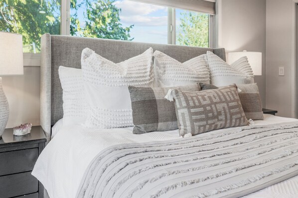 3 bedrooms, iron/ironing board, free WiFi, bed sheets - Charming Family-Friendly Home Just Minutes from the Beach! (Edmonds)