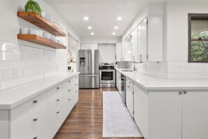 Private kitchen - Charming Family-Friendly Home Just Minutes from the Beach! (Edmonds)