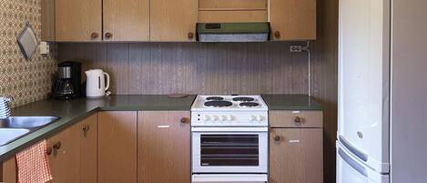 冷蔵庫、オーブン、コンロ、食器洗い機