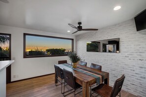 Dining - Charming 2-bedroom apartment with AC, WiFi in welcoming Dana Point (Dana Point)