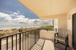 Property grounds - Oceanfront Marigot Beach 3BR 2BA Getaway with Direct Beach Access (Ocean City)