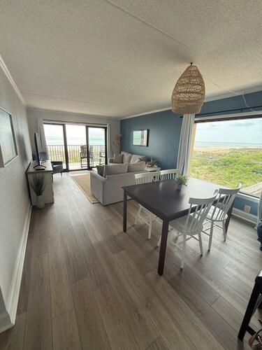 Marigot Beach 3BR 2BA Oceanfront Getaway with Direct Beach Access