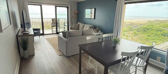 Marigot Beach 3BR 2BA Oceanfront Getaway with Direct Beach Access