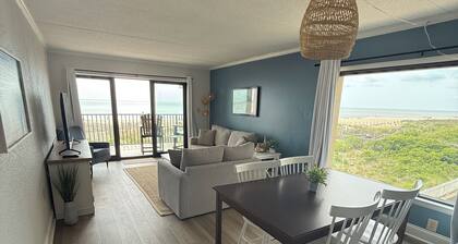 Marigot Beach 3BR 2BA Oceanfront Getaway with Direct Beach Access