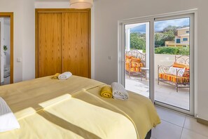 4 chambres, fer et planche à repasser, Wi-Fi gratuit, draps fournis