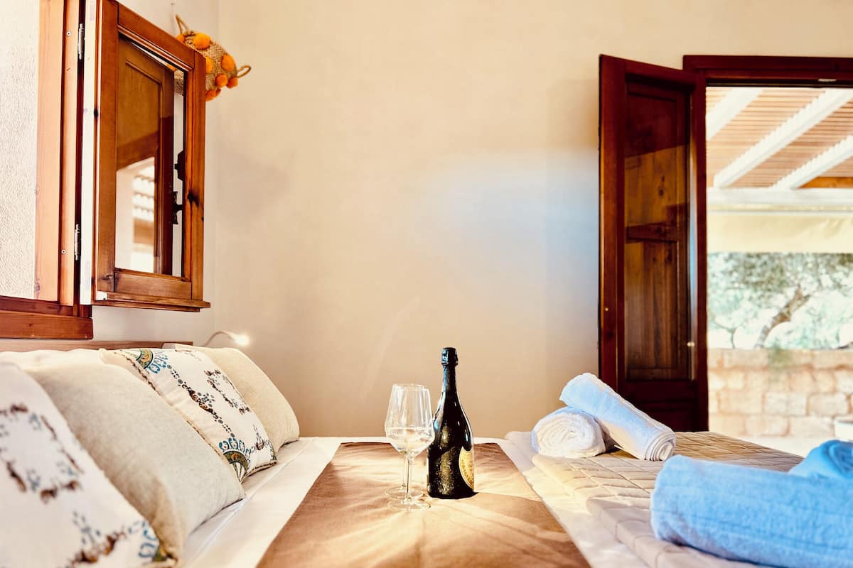Camera, 1 letto king, bagno privato | Biancheria in cotone egiziano, biancheria da letto di alta qualità