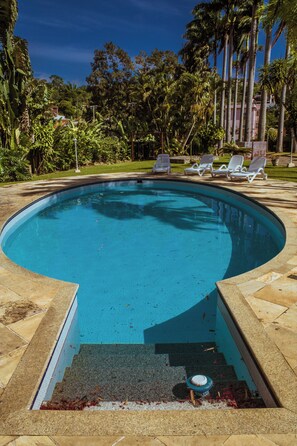 Outdoor pool, open 7:30 AM to 7:00 PM, free pool cabanas, pool loungers - MANSÃO RESIDENCE HOSPEDARIA E EVENTOS (Vassouras)