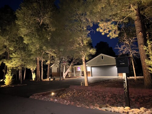Charming 2-bedroom house with AC and WiFi in cool Show Low