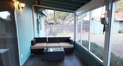 Charming 2-bedroom house with AC and WiFi in cool Show Low