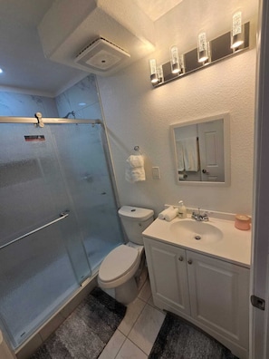 Shower, hair dryer, towels, soap - Pure Essence (North Las Vegas)