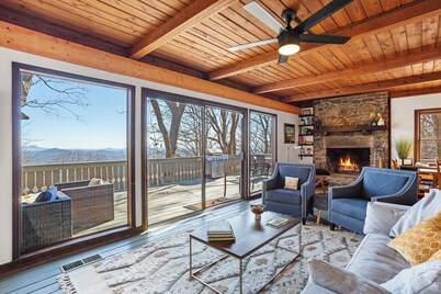 Woodland Cottage - Stunning Views - Wine Country - 20 mins to Downtown