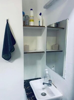 Håndklær, såpe og toalettpapir