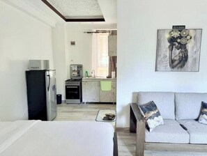 Iron/ironing board, free WiFi, bed sheets