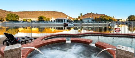 Een verwarmd zwembad