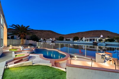 New Lakefront w/ Free Boat & Pool & Massage Chair & Near State Farm Stadium