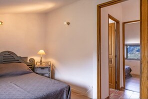 3 chambres, fer et planche à repasser, draps fournis