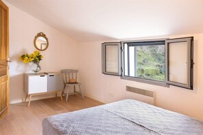 3 間睡房、熨斗/熨衫板、床單