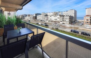 Outdoor dining - Awesome apartment in Oostende with WiFi (Oostende)