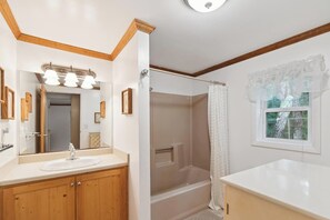 Shower, towels, shampoo - Book multiple lakefront cottages at Sunnyside, from cozy studios to a 4BR home. (Greenbush)