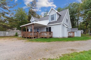 Exterior - Book multiple lakefront cottages at Sunnyside, from cozy studios to a 4BR home. (Greenbush)