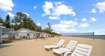 Cozy Lake Huron Cottage + Beach Access