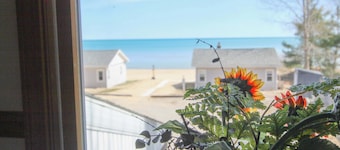 Cottage 6 - 4BR Lakefront Escape | Perfect for Groups!