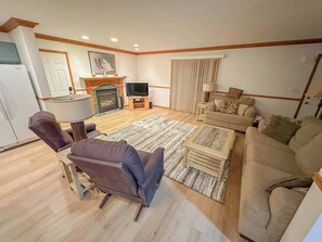 Televisie en een open haard