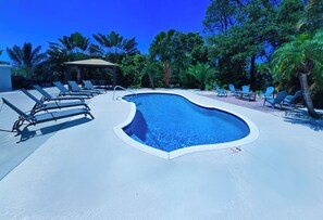 Outdoor pool - Walk to the beach (Sarasota)