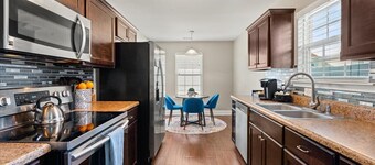 The Savannah Retreat-4BR/2.5 BA Home In Charming Savannah