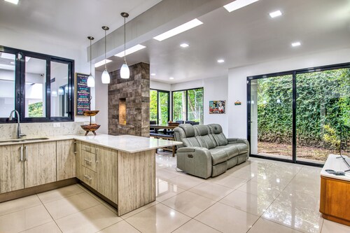 7-Bedroom Mansion in Escazú featuring Covered Heated Pool, Jacuzzi, & Full AC.