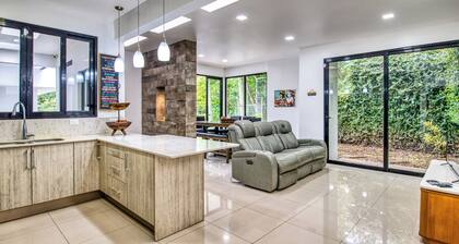 7-Bedroom Mansion in EscazĂș featuring Covered Heated Pool, Jacuzzi, & Full AC.