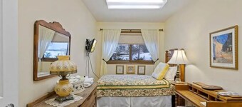 Vermilion Park Inn, #6 Dutch Room