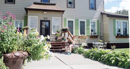 Vermilion Park Inn, #8 Italian Room (2nd floor)