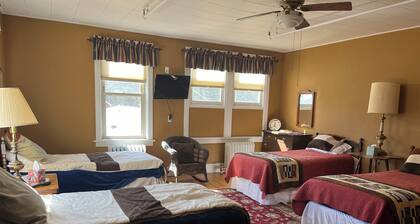 Vermilion Park Inn, #9 Family Room ( 2nd floor)