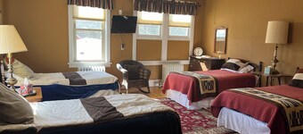 Vermilion Park Inn, #9 Family Room ( 2nd floor)