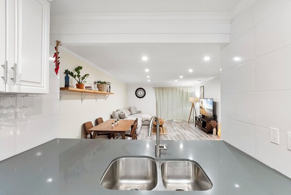 Interior - Spacious 2BR w/ Fast Wi-Fi + Parking in San Diego (San Diego)