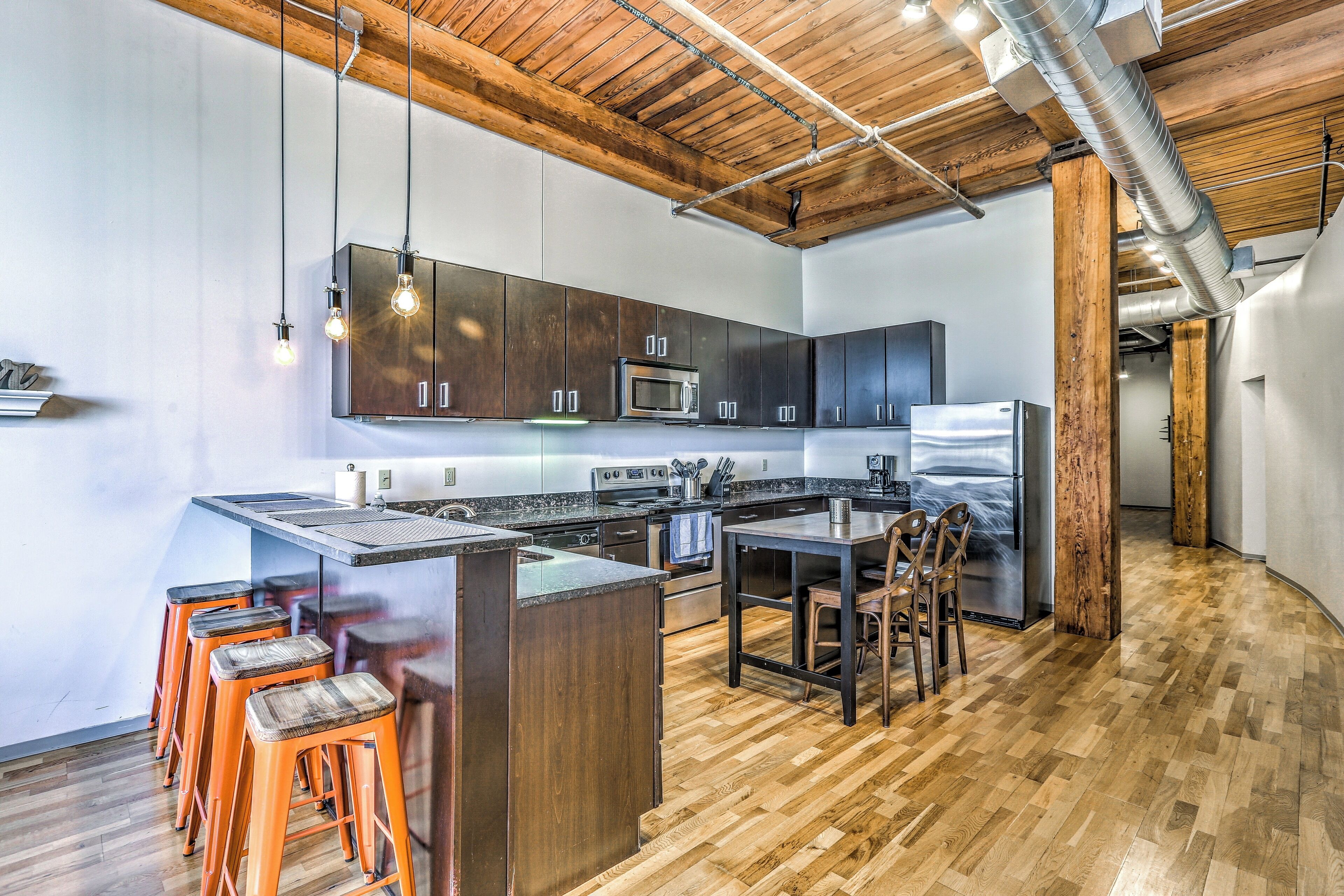 ثلاجة، ميكروويف، فرن، موقد طهي مسطح