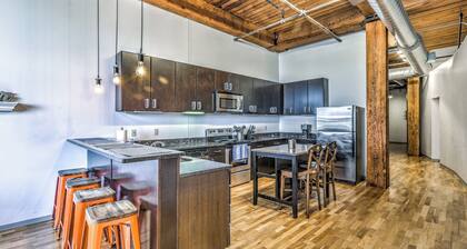 Downtown STL Loft Sleeps 8 + Parking + W/D + Pets
