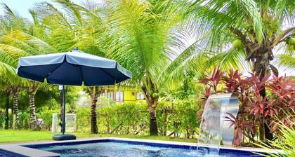Pearl House Guarajuba Cond. Sea Paradise 100 Meters from the Semi-Private Beach!