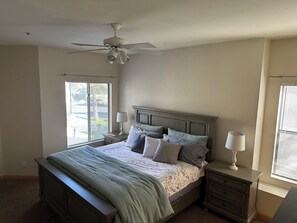 3 chambres, fer et planche à repasser, Wi-Fi, draps fournis