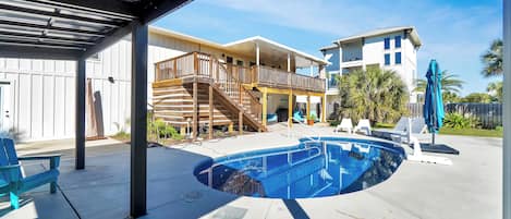 Een verwarmd zwembad